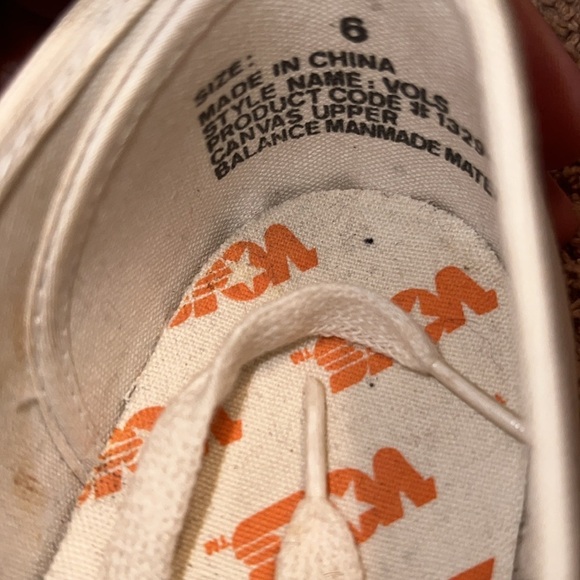 Renaissance Imports Canvas VOLS shoes 6 NWT - Picture 4 of 9